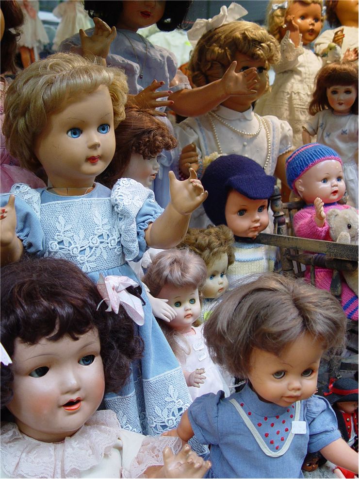 Many Different Dolls